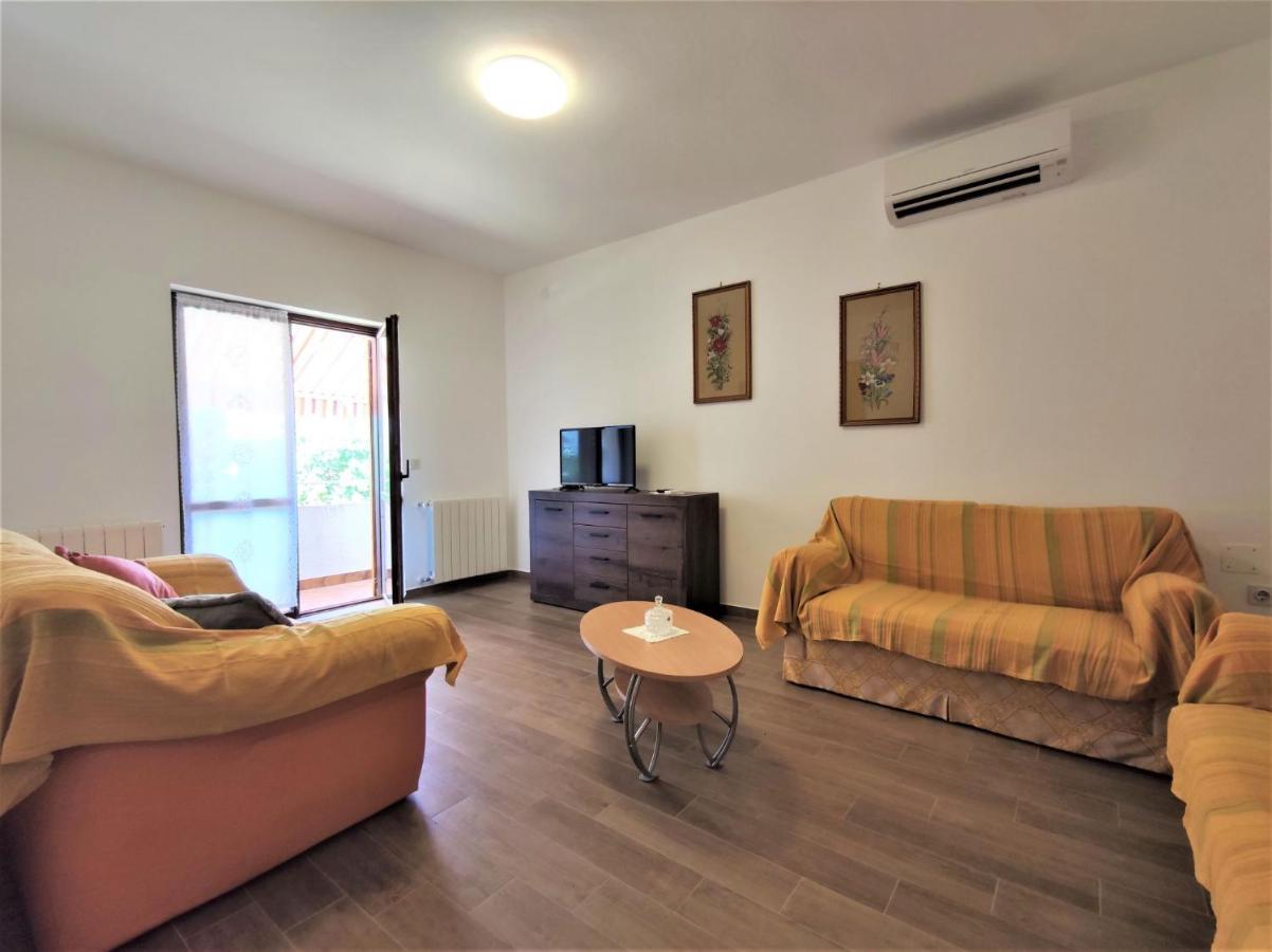 Apartments Morena Rakalj Экстерьер фото