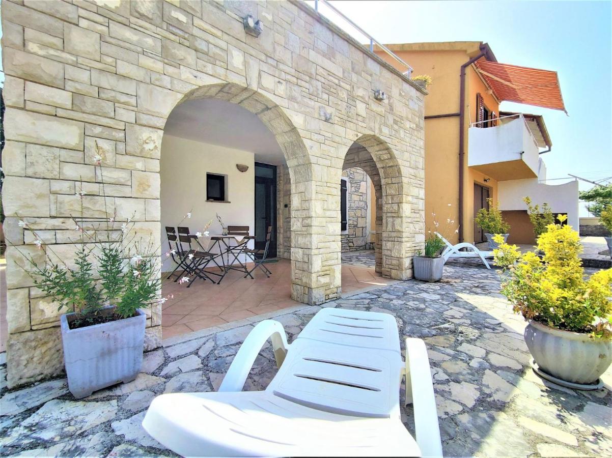 Apartments Morena Rakalj Экстерьер фото
